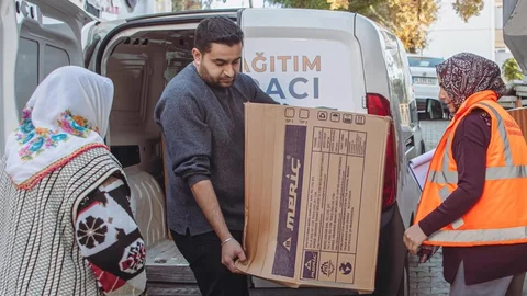 Kuşadası'nda Soba Yardımı Başladı