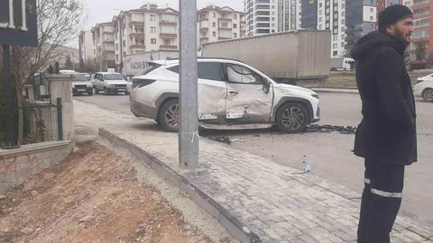 Beypazarı'nda Trafik Kazası: 3 Yaralı