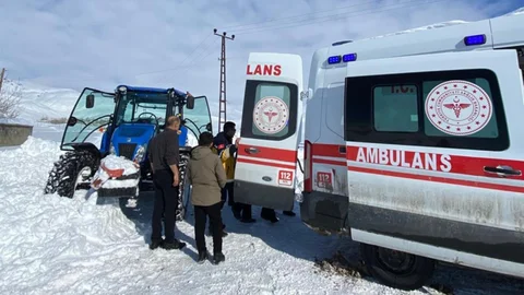 Yüksekova'da Traktörle Hasta Kurtarma Operasyonu