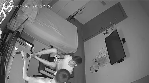 Elazığ'da Deprem Anı Güvenlik Kamerasında Görüntülendi