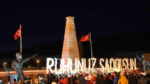 Kars'ta Şehitler İçin Meşale Yürüyüşü