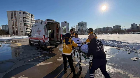 20 Yaşındaki Hasta Helikopterle Hastaneye Ulaştırıldı