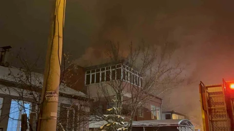 Kayseri'de Çatıda Yangın Çıktı