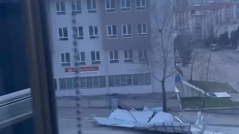 Bursa'da Cami Çatısı Uçtu