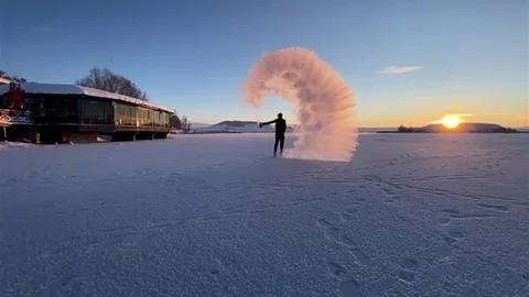 Sivas'ta Kar ve Soğuk Renkli Anlar Yaratıyor