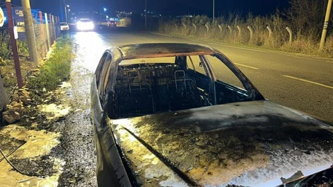 Manisa'da Yanan Araç Küle Döndü