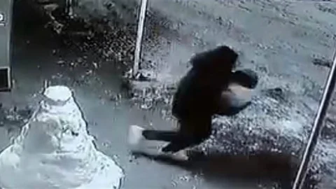 Elazığ'da Kardan Adamın Kafası Çalındı