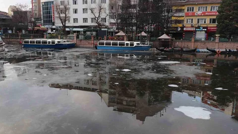 Donan Porsuk Çayı'nın Buzu Erimeye Başladı