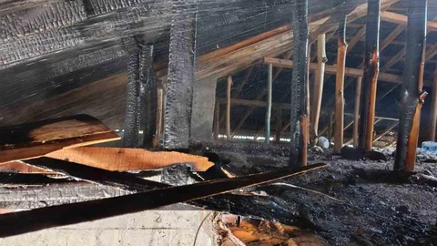 Van'da Çatı Yangını Meydana Geldi