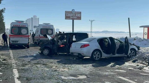 Diyarbakır'da Trafik Kazası: 12 Yaralı