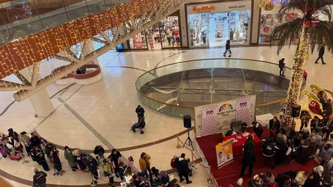 Ceylan Karavil Park AVM'de Yazar İmza Günü