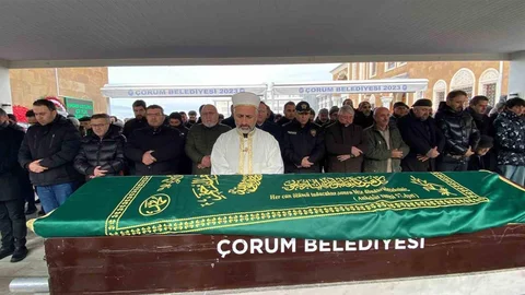 Cüneyt Özdemir’in Annesi Çorum’da Defnedildi
