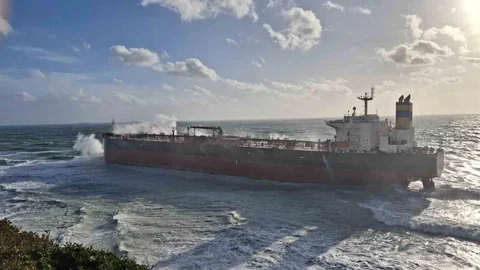 Bozcaada Açıklarında Tanker Karaya Oturdu