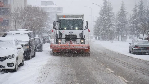 Niğde'de Karla Mücadele Ekipleri 24 Saat Çalıştı