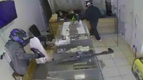 Hırsızlar Hatay'da Kuyumcuyu Soydu