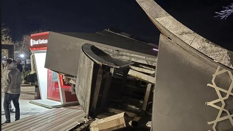 Marmara Saraylar'da Dev Ekran Devrildi