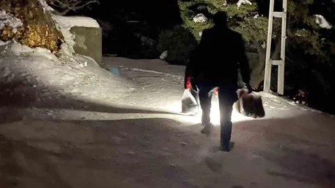 Kahramanmaraş'ta Bağ Evinde Mahsur Kalan Aileye Yardım