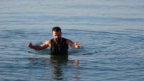 Dondurucu Soğukta Van Gölü'nde Yüzme