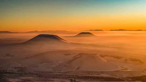 Meke Gölü'nde Karlı Gün Batımı Manzarası