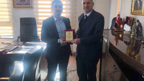 Diyarbakır Dicle'de Nüfus Müdürüne Plaket