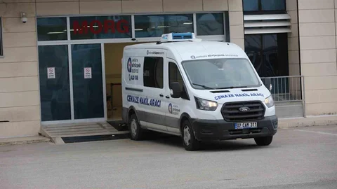 Antalya'da Bıçakla Katledilen Anne Kızın Cenazeleri Ankara'ya Götürüldü