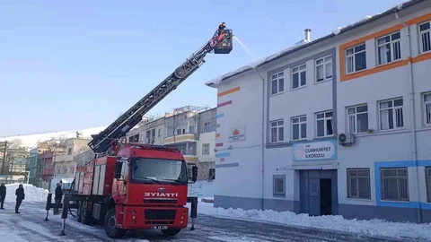 Siirt’te Kar Temizleme Çalışmaları Devam Ediyor