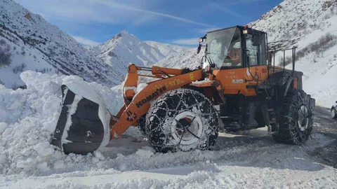 Van'da Çatak Yolu Açıldı