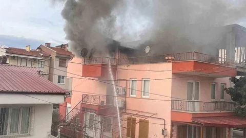 Balıkesir'de Yangında Yaşlı Adam Kurtarıldı