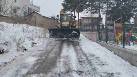 Battalgazi'de Okul Bahçelerinde Kar Temizliği Yapıldı