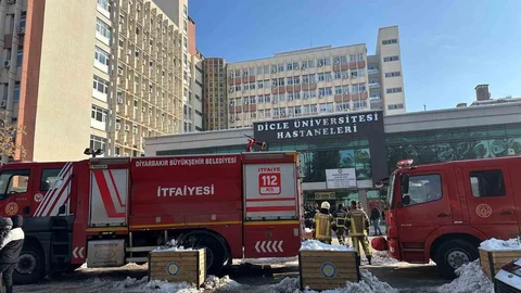 Dicle Üniversitesi'nde Yangın Çıkışı
