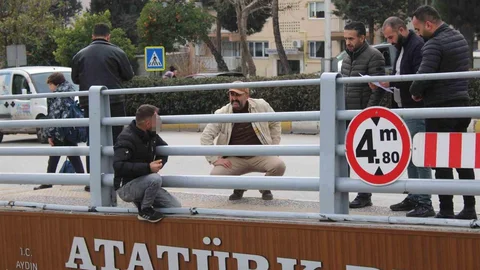 Aydın'da Alt Geçide Çıkan Baba İkna Edildi