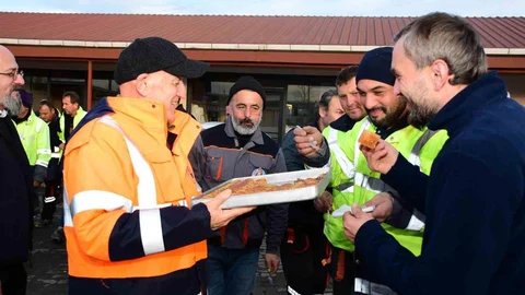 Samsun'da Personellere Tatlı İkram