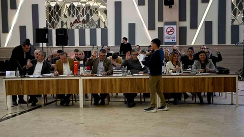 Kuşadası'nda Belediye Meclisi Toplandı