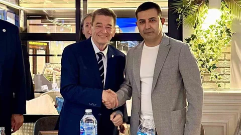 Kuşadası'nda Fahri Hemşehrilik Beratı Verildi