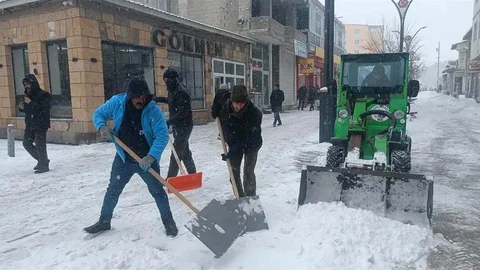 Diyadin'de Karla Mücadele Devam Ediyor