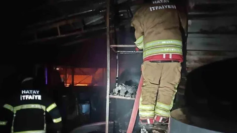 Samandağ'da Evin Odunluğunda Yangın Çıktı