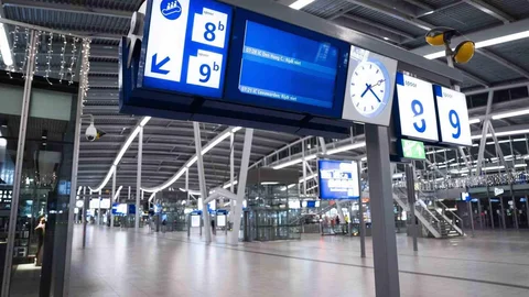 Hollanda'da Kar Yağışı Ulaşımı Aksattı