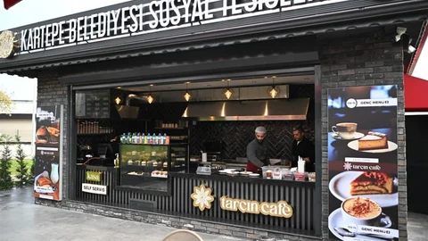 Kartepe'de Yeni Öğrenci Kafe Açıldı