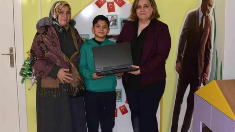 Küçük Çocuğun Bilgisayar Hayali Gerçekleşti