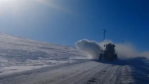 Kars'ta Kış Mevsiminde Karla Mücadele Çalışmaları Sürüyor