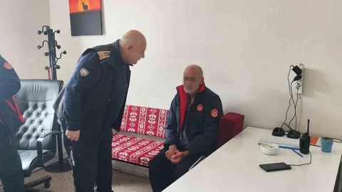 Elazığ'da İtfaiye Ekipleri Donmak Üzere Olan Vatandaşa Yardım Etti