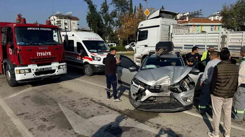 Antalya'da Zincirleme Trafik Kazası