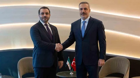 Dışişleri Bakanı Fidan Paris'te Görüştü