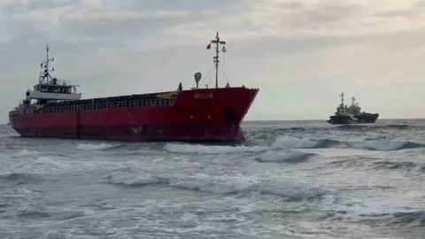 Tekirdağ'da Karaya Oturan Kuru Yük Gemisi Kurtarıldı