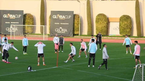 Beşiktaş Antalya'da Devre Arası Antrenmanları Yapıyor