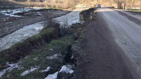 Alaplı'da İstinat Duvarı Çöktü