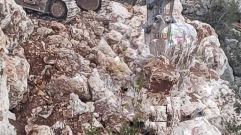 Mersin'de Kaya Duvarı Yıkıldı