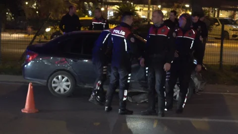 Antalya’da Polisten Kaçan Sürücü Kaza Yaptı