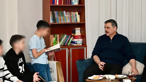 Vali Çiftçi'den Çocuk Evi Ziyareti