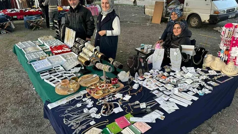 Mollabey'de Ucuzluk Pazarı Büyük İlgi Görüyor